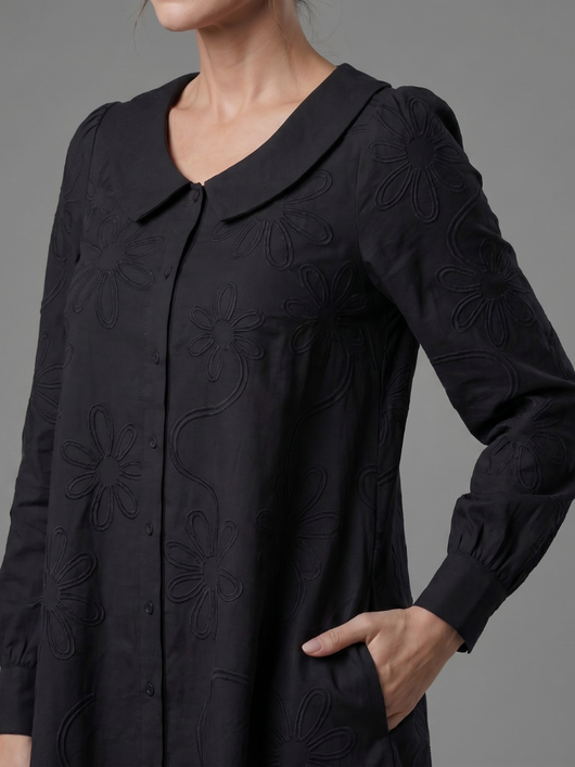 Ópalo | Vestido a la rodilla con cuello y botones frontales