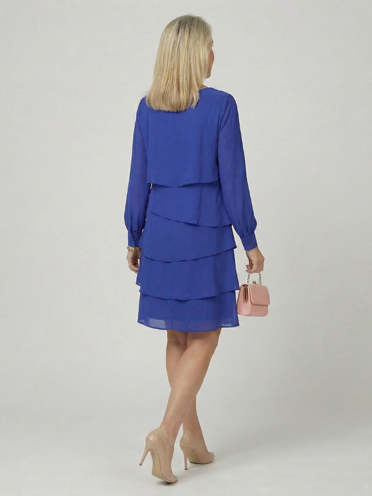 Mia | Vestido de capas a la rodilla, de líneas limpias