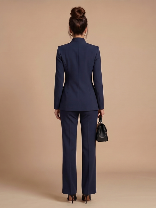 Diana | Traje a medida con cuello de pie estructurado