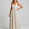 Soledad | Vestido midi con tirantes finos y falda fluida