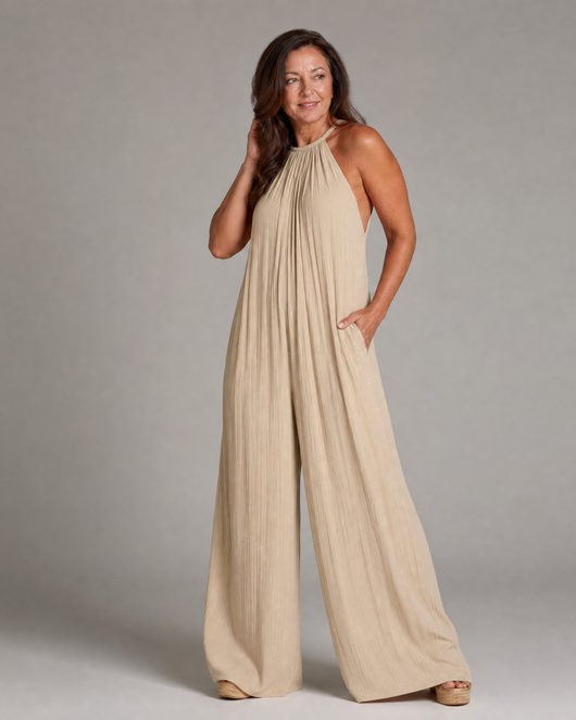 Sylvara | Mono plisado con cuello halter, de pierna ancha y corte holgado