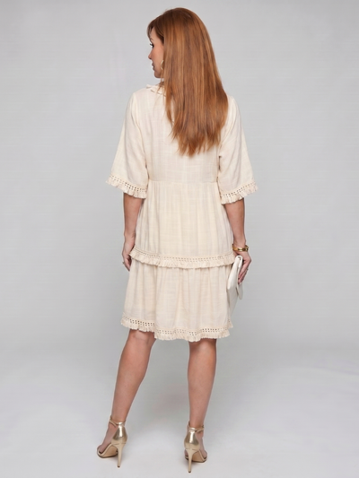 Andrea | Vestido mini de manga corta con detalle bordado