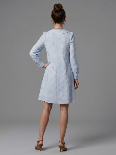 Ópalo | Vestido a la rodilla con cuello y botones frontales