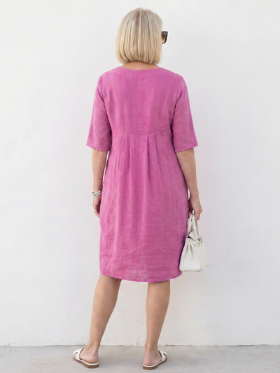 Esmeralda | Vestido de manga corta con fruncido en la parte delantera y largo hasta la rodilla