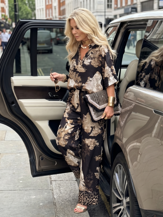 Miriam | Conjunto estampado de blusa envolvente y pantalones de pierna ancha