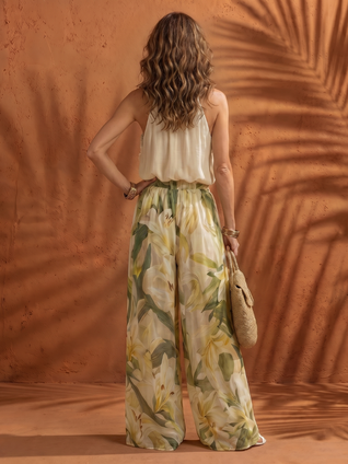 Solange | Conjunto de blusa de cuello halter y pantalón de pierna ancha con estampado floral