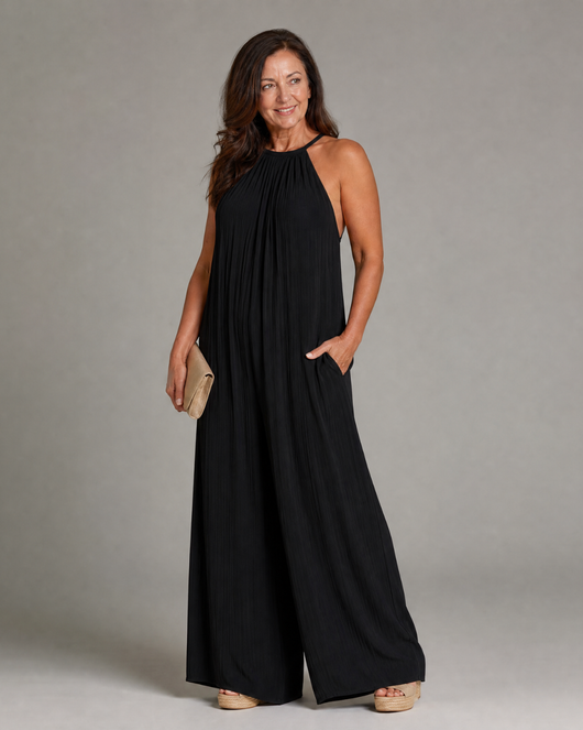 Sylvara | Mono plisado con cuello halter, de pierna ancha y corte holgado