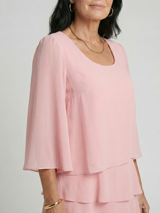 Harper | Vestido midi de mangas acampanadas en capas, hasta la rodilla