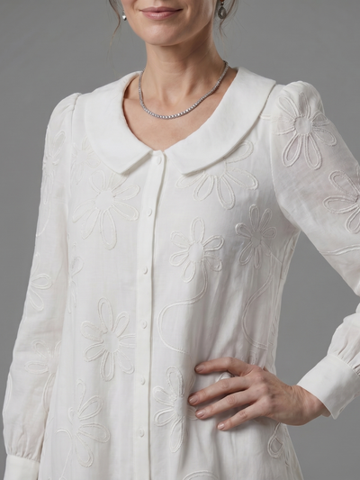 Ópalo | Vestido a la rodilla con cuello y botones frontales