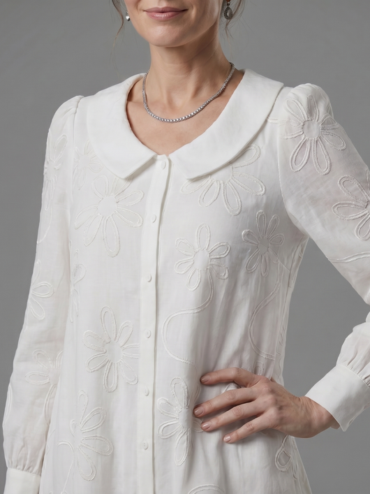 Ópalo | Vestido a la rodilla con cuello y botones frontales