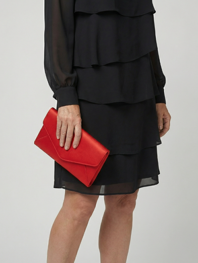 Mia | Vestido de capas a la rodilla, de líneas limpias