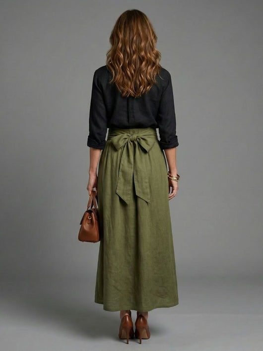 Vera | Conjunto de dos piezas con blusa negra y falda midi verde oliva