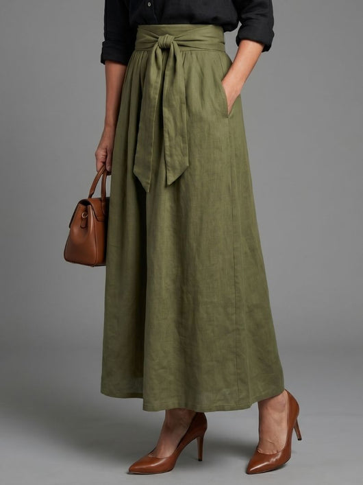 Vera | Conjunto de dos piezas con blusa negra y falda midi verde oliva