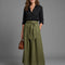 Vera | Conjunto de dos piezas con blusa negra y falda midi verde oliva